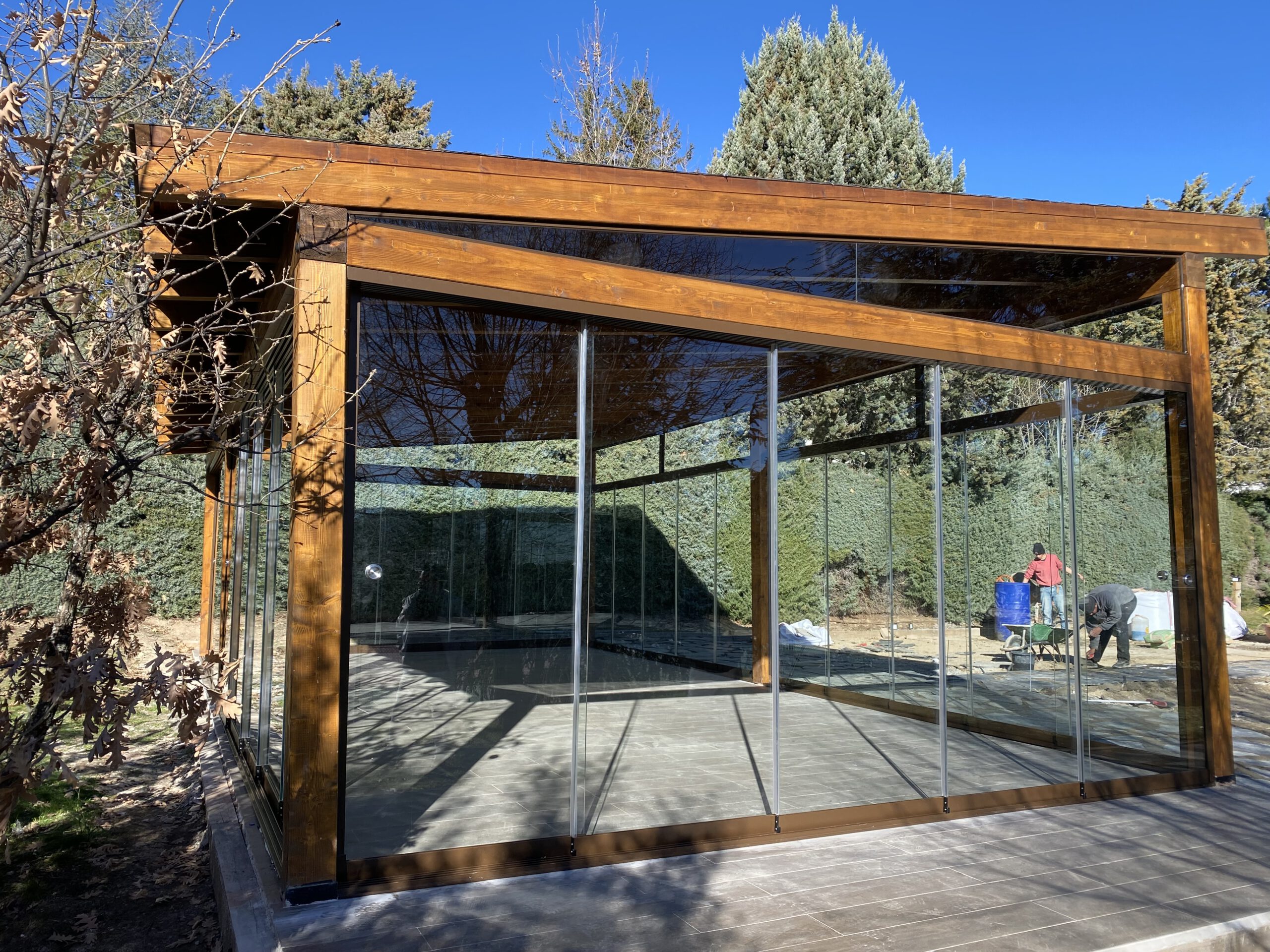 cerramiento-pergola-madera-correderas-vidrio