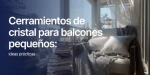 Balcón pequeño con cerramiento de cristal para ganar comodidad sin perder luz natural